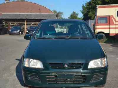 Gebraucht Mitsubishi Space Star 122 PS (89 kW) 2001 Grün Van / Kleinbus
