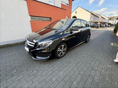 Gebraucht Mercedes B180 AMG line Plus 122 PS (89 kW) 2015 Schwarz Van / Kleinbus