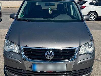 Second-hand VW Touran 140 CP (102 kW) 2008 Gri Monovolum