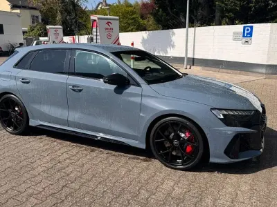 Gebraucht Audi RS3 Sport 400 PS (294 kW) 2025 Grau Limousine