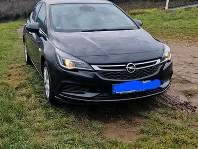 Schwarz Gebraucht 2016 Opel Astra Active Limousine | 7.200 € (Guter Preis)