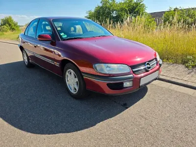 Gebraucht Opel Omega 136 PS (100 kW) 1996 Rot Limousine