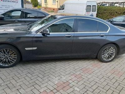 Gebraucht BMW 740 320 PS (235 kW) 2015 Grau Limousine