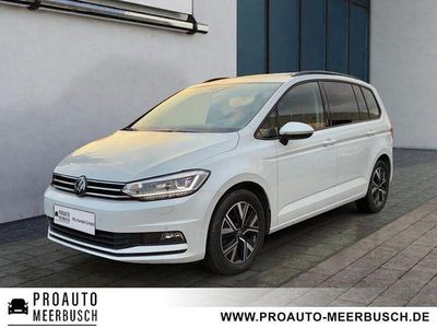 Oryxweiß perlmutteffekt Gebraucht 2024 VW Touran Comfortline Van / Kleinbus | 33.999 € (Etwas zu teuer)