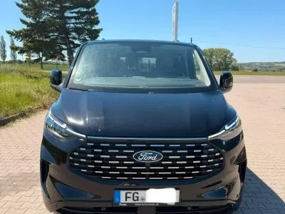 Gebraucht Ford Tourneo Titanium 150 PS (110 kW) 2024 Schwarz Van / Kleinbus