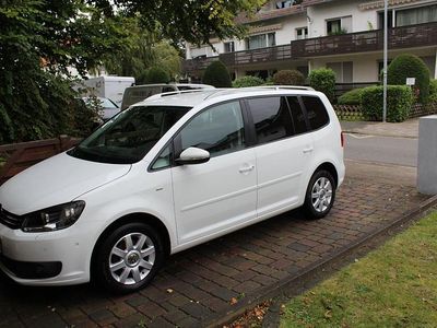 Gebraucht VW Touran Cup 105 PS (77 kW) 2015 Weiß Van / Kleinbus