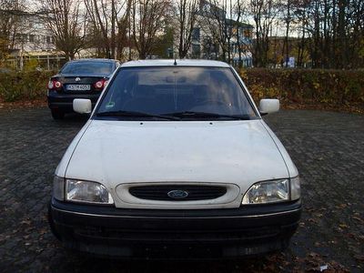 Weiß Gebraucht 1993 Ford Escort Kombi | 500 €
