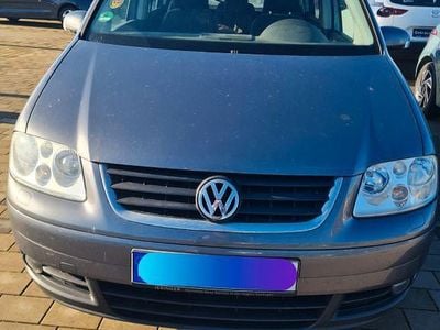 Grau Gebraucht 2005 VW Touran Basis Van / Kleinbus | 1.300 € (Superpreis)