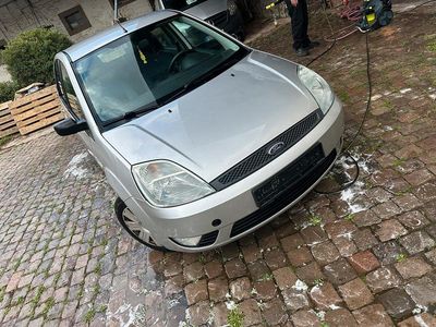 Silber Gebraucht 2006 Ford Fiesta Kleinwagen | 1.700 €