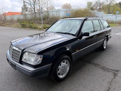 Gebraucht Mercedes E220 110 PS (80 kW) 1996 Schwarz Kombi