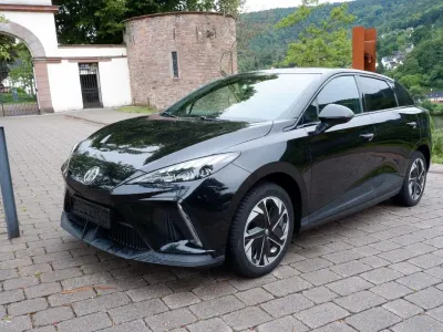 Gebraucht MG MG4 EV Luxury 150 kW (204 PS) 2022 Schwarz Kleinwagen
