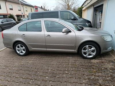 Gebraucht Skoda Octavia 122 PS (89 kW) 2012 Gelb Limousine