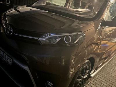 Braun Gebraucht 2019 Toyota Proace Executive Van / Kleinbus | 25.400 € (Fairer Preis)