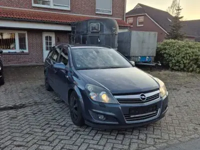 Używany Opel Astra 140 KM (102 kW) 2009 Sedan/Limuzyna