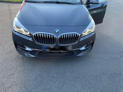 Grau Gebraucht 2018 BMW 218 Gran Tourer Luxury Line Van / Kleinbus | 18.600 € (Fairer Preis)