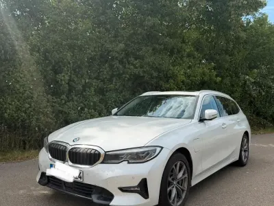 Gebraucht BMW 330 Sport Line 292 PS (214 kW) 2021 Weiß Kombi