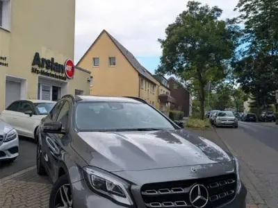 Gebraucht Mercedes GLA200 156 PS (114 kW) 2017 Grau SUV