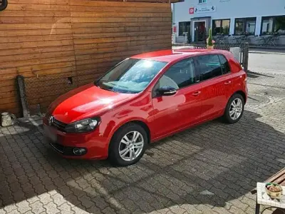 Gebraucht VW Golf VI Style 105 PS (77 kW) 2011 Rot Kleinwagen