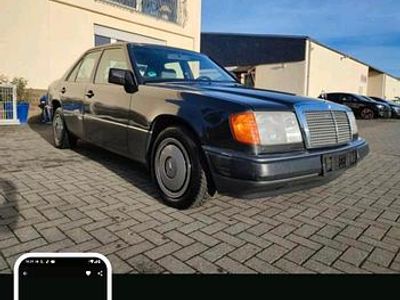 Gebraucht Mercedes E230 136 PS (100 kW) 1993 Schwarz Limousine