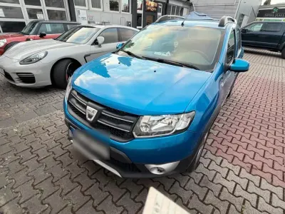 Gebraucht Dacia Sandero 90 PS (66 kW) 2013 Blau Limousine