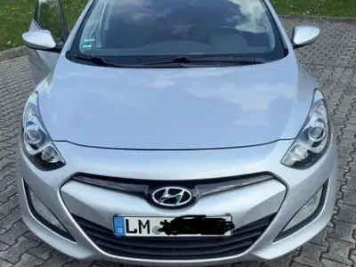 Gebraucht Hyundai i30 Edition 110 PS (80 kW) 2015 Silber Limousine
