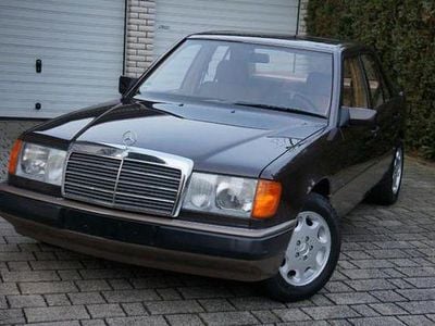 Gebraucht Mercedes 230 185 PS (136 kW) 1990 Schwarz Limousine