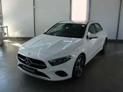 Gebraucht Mercedes A200 Progressive 163 PS (119 kW) 2023 Weiß , polarweiß Limousine