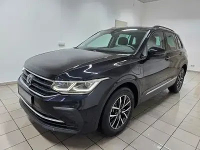 Gebraucht VW Tiguan Life 150 PS (110 kW) 2021 Schwarz SUV