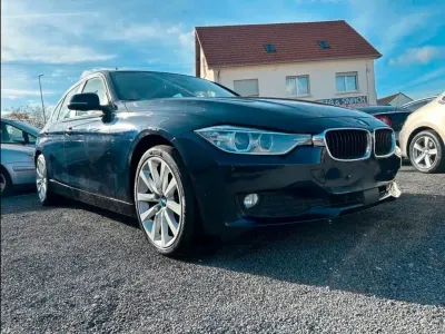Gebraucht BMW 320 Sport Line 184 PS (135 kW) 2013 Blau Limousine