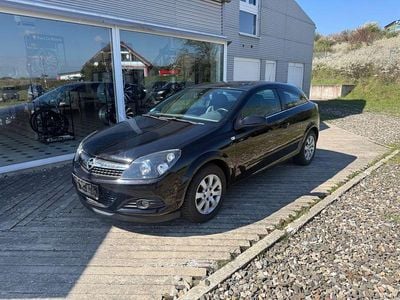 Usata Opel Astra GTC Innovation 116 CV (85 kW) 2009 Nero Coupé