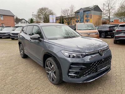 Delfingrau metallic Gebraucht 2025 VW Tayron R-line SUV | 52.999 € (Superpreis)