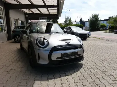 Gebraucht Mini Cooper SE 135 kW (184 PS) 2023 Silber Kleinwagen