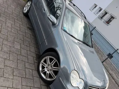 Gebraucht Mercedes 220 150 PS (110 kW) 2006 Silber Limousine