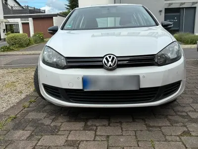 Gebraucht VW Golf VI 105 PS (77 kW) 2010 Weiß Kleinwagen