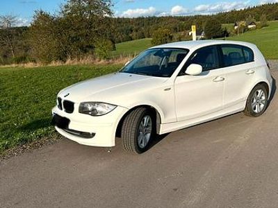 Gebraucht BMW 116 122 PS (89 kW) 2010 Weiß Kleinwagen