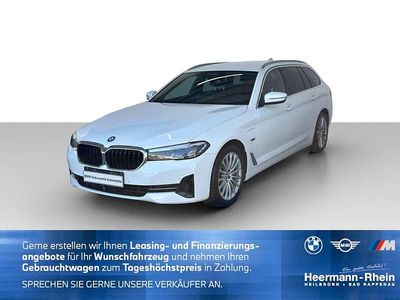 Gebraucht BMW 530e Sport Line 292 PS (214 kW) 2022 Alpinweiss Kombi
