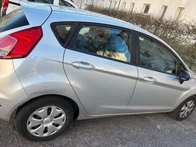 Usata Ford Fiesta 95 CV (69 kW) 2015 Argento Utilitaria