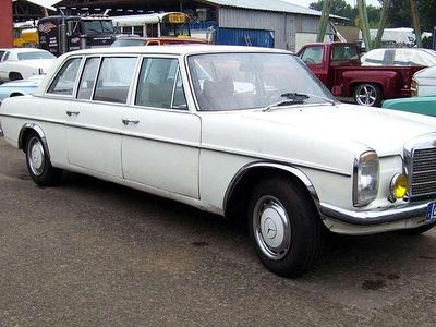 Weiß Gebraucht 1971 Mercedes 200 Limousine | 9.995 €