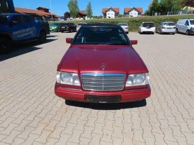 Brugt Mercedes E220 150 HK (110 kW) 1994 Rød Cabriolet
