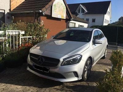 Gebraucht Mercedes A180 Urban 109 PS (80 kW) 2016 Silber Limousine