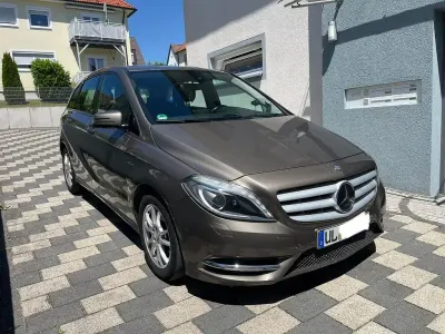 Gebraucht Mercedes B180 109 PS (80 kW) 2012 Braun Kleinwagen