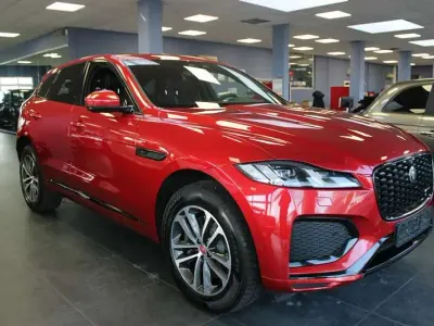 Käytetty Jaguar F-Pace R-Dynamic 300 HP (220 kW) 2021 Punainen Katumaasturi