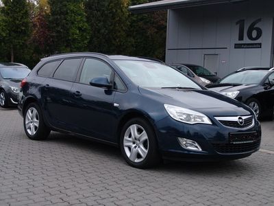 Gebraucht Opel Astra Design Edition 125 PS (91 kW) 2012 Blau metallic Kombi
