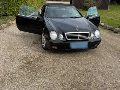Gebraucht Mercedes CLK230 197 PS (144 kW) 2003 Schwarz Cabrio