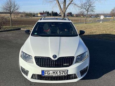 Gebraucht Skoda Octavia RS 210 PS (154 kW) 2016 Weiß Kleinwagen