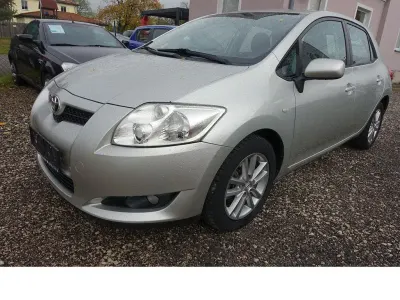 Gebraucht Toyota Auris Life 132 PS (97 kW) 2009 Silber Kleinwagen