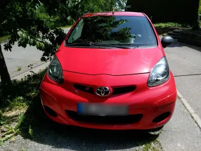 Gebraucht Toyota Aygo 68 PS (50 kW) 2009 Rot Kleinwagen