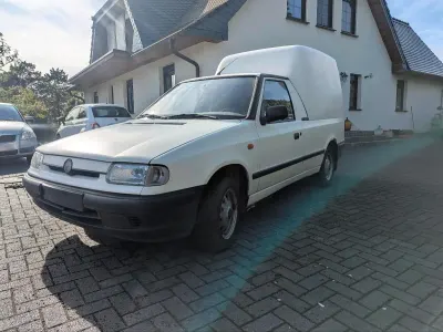Używany Skoda Pick-up 64 KM (47 kW) 1999 Biały Pickup