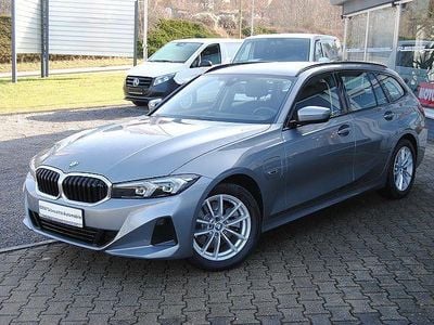 Gebraucht BMW 330e Shadowline 292 PS (214 kW) 2022 Grau Kombi