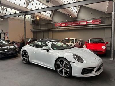 Grau Gebraucht 2024 Porsche 911 Targa 4 Cabrio | 158.900 € (Etwas zu teuer)